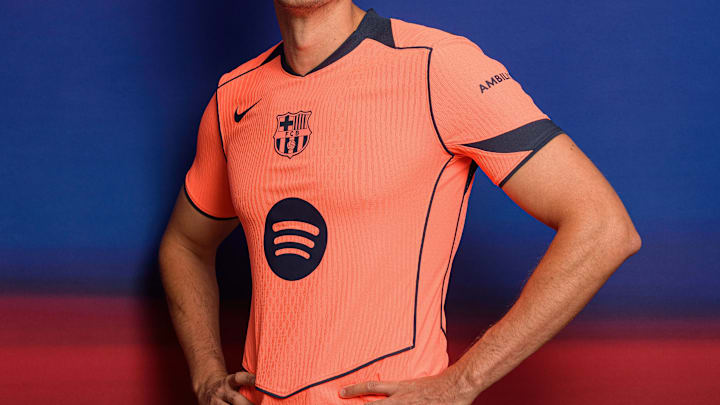 Barcelona lançou novo uniforme III nesta terça, 19 de agosto