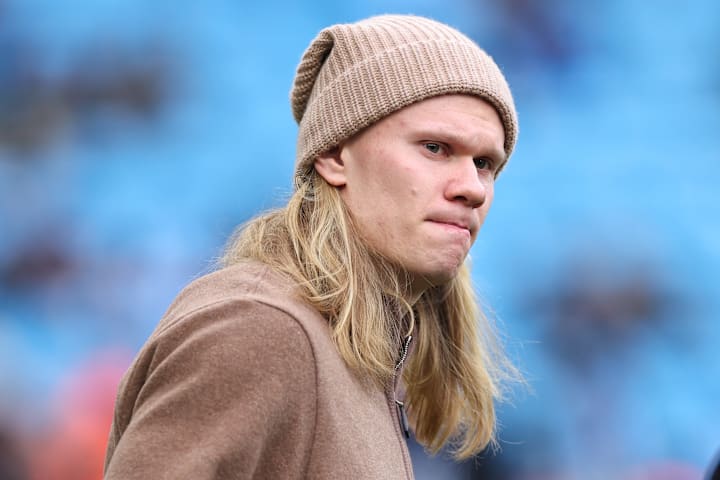 เออร์ลิง ฮาลันด์ในชุดลำลอง