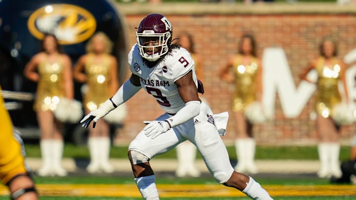 Texas A&M Aggies defensive back Leon O'Neal Jr. (9) defends against the Missouri Tigers.