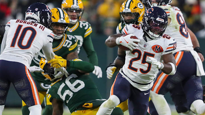 Chicago Bears running back Kyle Monangai (25) breaks out of a tackle by Green Bay Packers linebacker Edgerrin Cooper (56) on Sunday, December 7, 2025, at Lambeau Field in Green Bay, Wis. The Packers won the game, 28-21.
Tork Mason/USA TODAY NETWORK-Wisconsin