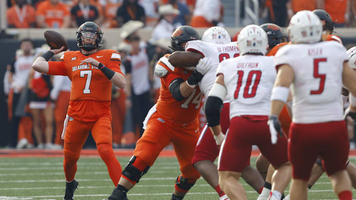 Sep 16, 2023; Stillwater, Oklahoma, USA; Oklahoma State Cowboys quarterback Alan Bowman (7) throws Sep 16, 2023; Stillwater, Oklahoma, USA; Oklahoma State Cowboys quarterback Alan Bowman (7) throws