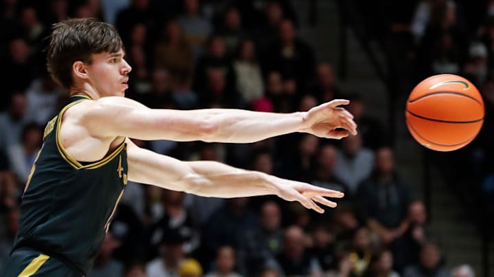 Northwestern Men’s Basketball Wildcats guard Brooks Barnhizer
