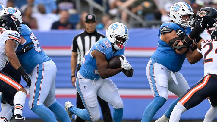 Aug 29, 2026; Nashville, Tennessee, USA; Tennessee Titans running back Nicholas Singleton (32) runs against the Chicago Bears during the first quarter at Nissan Stadium. Mandatory Credit: Steve Roberts-Imagn Images Aug 29, 2026; Nashville, Tennessee, USA; Tennessee Titans running back Nicholas Singleton (32) runs against the Chicago Bears during the first quarter at Nissan Stadium. Mandatory Credit: Steve Roberts-Imagn Images