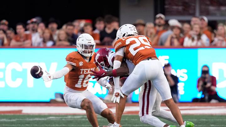Nov 22, 2025; Austin, Texas, USA; Texas Longhorns defensive back Graceson Littleton (29) breaks up a pass ahead teammate Michael Taaffe (16) during the second half against the Arkansas Razorbacks at Darrell K Royal-Texas Memorial Stadium. Mandatory Credit: Scott Wachter-Imagn Images Nov 22, 2025; Austin, Texas, USA; Texas Longhorns defensive back Graceson Littleton (29) breaks up a pass ahead teammate Michael Taaffe (16) during the second half against the Arkansas Razorbacks at Darrell K Royal-Texas Memorial Stadium. Mandatory Credit: Scott Wachter-Imagn Images