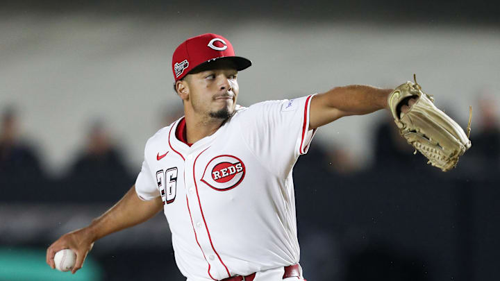 Aug 2, 2025; Bristol, Tennessee, USA; Cincinnati Reds pitcher Chase Burns (26) throws a pitch against the Atlanta Braves during the first inning of the Speedway Classic game at Bristol Motor Speedway. Mandatory Credit: Randy Sartin-Imagn Images