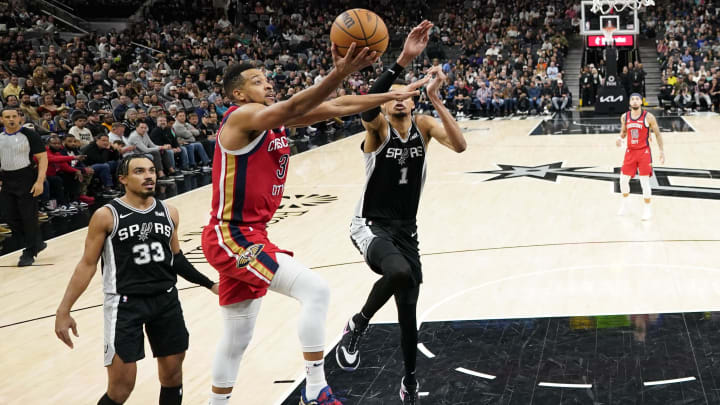 Feb 2, 2024; San Antonio, Texas, USA; New Orleans Pelicans guard CJ McCollum (3) drives to the Feb 2, 2024; San Antonio, Texas, USA; New Orleans Pelicans guard CJ McCollum (3) drives to the