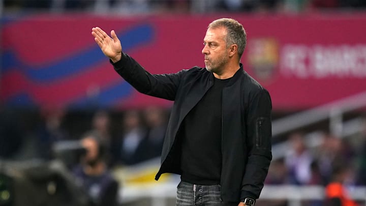 Hansi Flick comanda reestruturação do Barcelona em campo