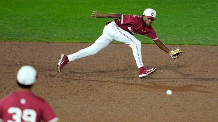  Oklahoma Sooners outfielder Jason Walk (1) 
