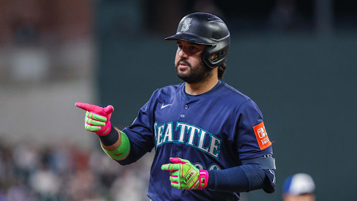 Sep 6, 2025; Cumberland, Georgia, USA; Seattle Mariners third base Eugenio Suarez (28) celebrates hitting a home run against the Atlanta Braves during the seventh inning at Truist Park. Mandatory Credit: Jordan Godfree-Imagn Images Sep 6, 2025; Cumberland, Georgia, USA; Seattle Mariners third base Eugenio Suarez (28) celebrates hitting a home run against the Atlanta Braves during the seventh inning at Truist Park. Mandatory Credit: Jordan Godfree-Imagn Images