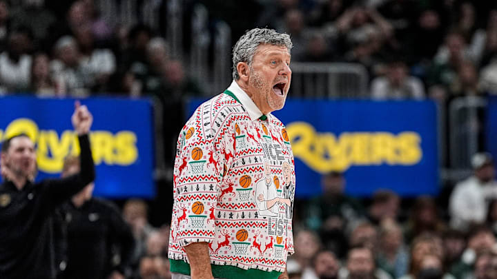 Oakland head coach Greg Kampe 