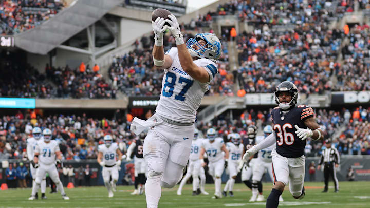 Sam LaPorta Catching a Touchdown Pass in Chicago against the Bears