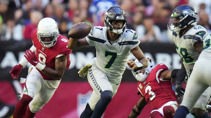 Nov 6, 2022; Phoenix, AZ, United States; Seattle Seahawks quarterback Geno Smith (7) scrambles out