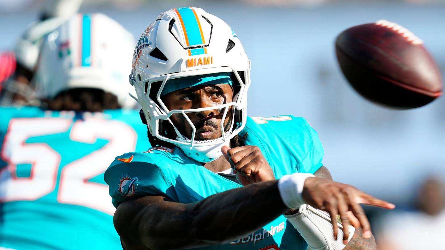 Dolphins Week 7 winners come together to get their first victory of 2026