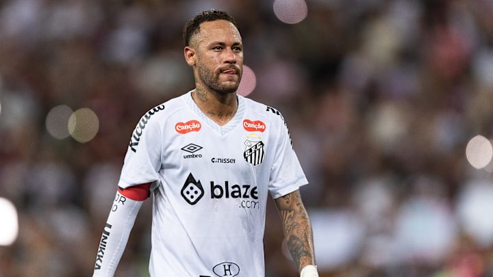 Neymar segue fora de combate no Santos