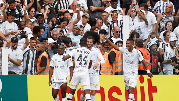 Santos decidiu no primeiro tempo e garantiu a festa em dia de casa cheia na Vila Belmiro Santos decidiu no primeiro tempo e garantiu a festa em dia de casa cheia na Vila Belmiro