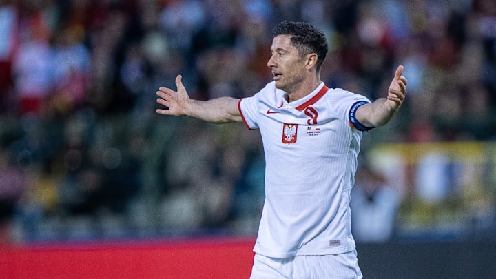 Atacante vem disputando a Nations League pela Polônia