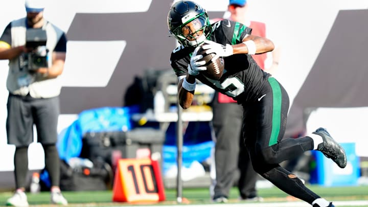 New York Jets wide receiver Garrett Wilson (5) completes a pass which he ran in for a touchdown, Sunday, October 5, 2025. New York Jets wide receiver Garrett Wilson (5) completes a pass which he ran in for a touchdown, Sunday, October 5, 2025.