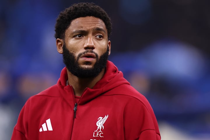 โจ โกเมซ สวมเสื้อแจ็คเก็ตฝึกซ้อมลิเวอร์พูล