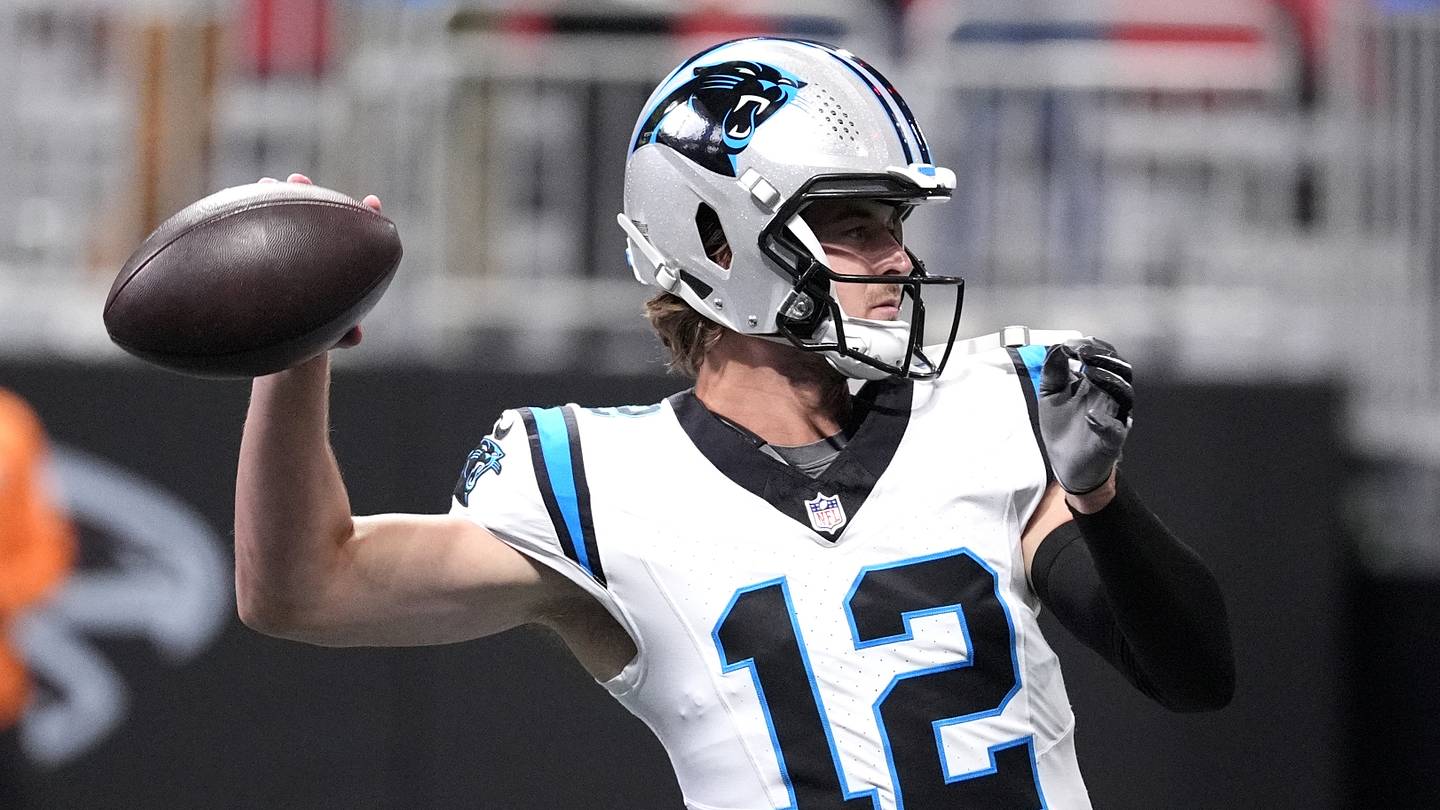 Panthers' Kenny Pickett Trade Could Give Bears or Commanders an Answer at QB