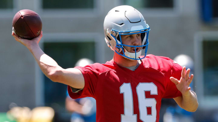 Detroit Lions quarterback Jared Goff (16)