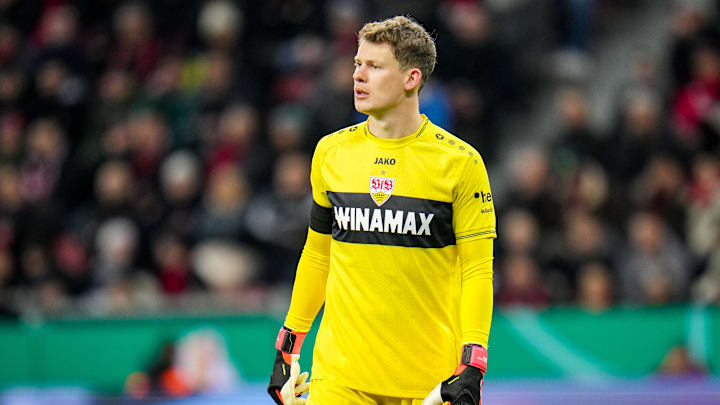 Oliver Kahn backs Alexander Nubel to succeed Manuel Neuer at Bayern Munich.