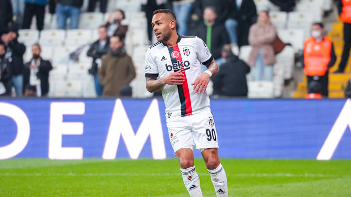 O Vasco acertou o retorno do atacante Alex Teixeira O Vasco acertou o retorno do atacante Alex Teixeira