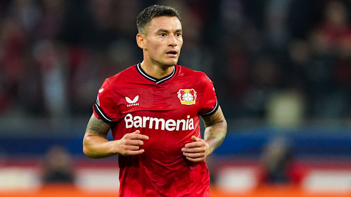 Charles Aránguiz tem contrato somente até o meio do ano com o Bayer Leverkusen; meia já pode assinar um pré-contrato com outra equipe.