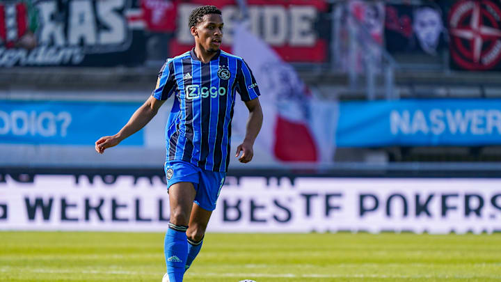 Jurrien Timber soll bei Manchester United auf dem Wunschzettel stehen