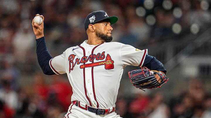 Apr 15, 2026; Cumberland, Georgia, USA; Atlanta Braves pitcher pitcher Robert Suarez (75) pitches against the Miami Marlins during the eighth inning at Truist Park. All players are wearing number 42 today in honor of Jackie Robinson. Mandatory Credit: Dale Zanine-Imagn Images Apr 15, 2026; Cumberland, Georgia, USA; Atlanta Braves pitcher pitcher Robert Suarez (75) pitches against the Miami Marlins during the eighth inning at Truist Park. All players are wearing number 42 today in honor of Jackie Robinson. Mandatory Credit: Dale Zanine-Imagn Images