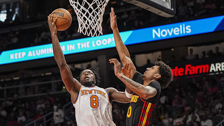 Apr 5, 2025; Atlanta, Georgia, USA; New York Knicks forward OG Anunoby (8) shoots against Atlanta Hawks forward Dominick Barlow (0) during the first half at State Farm Arena. Mandatory Credit: Dale Zanine-Imagn Images Apr 5, 2025; Atlanta, Georgia, USA; New York Knicks forward OG Anunoby (8) shoots against Atlanta Hawks forward Dominick Barlow (0) during the first half at State Farm Arena. Mandatory Credit: Dale Zanine-Imagn Images