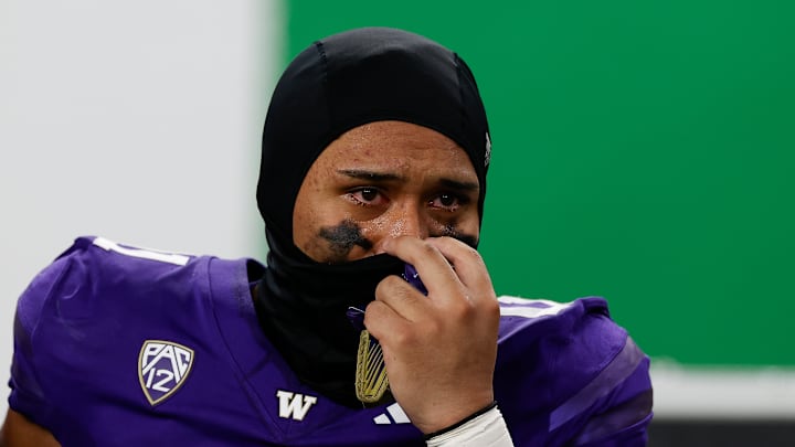 Alphonzo Tuputala of the Washington Huskies Alphonzo Tuputala of the Washington Huskies