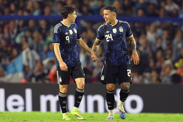 คูเลียน อัลบาเรซ, เอนโซ เฟร์นันเดซ