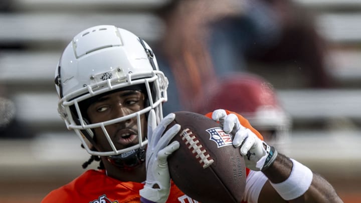 Jan 28, 2025; Mobile, AL, USA; American team wide receiver Jalen Royals of Utah State (17) makes a catch during Senior Bowl practice for the American team at Hancock Whitney Stadium. Mandatory Credit: Vasha Hunt-Imagn Images Jan 28, 2025; Mobile, AL, USA; American team wide receiver Jalen Royals of Utah State (17) makes a catch during Senior Bowl practice for the American team at Hancock Whitney Stadium. Mandatory Credit: Vasha Hunt-Imagn Images