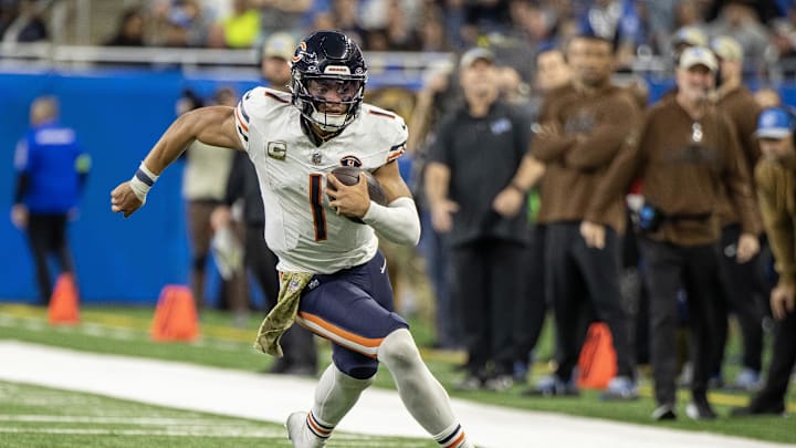 Nov 19, 2023; Detroit, Michigan, USA; Chicago Bears quarterback Justin Fields (1) runs with the ball