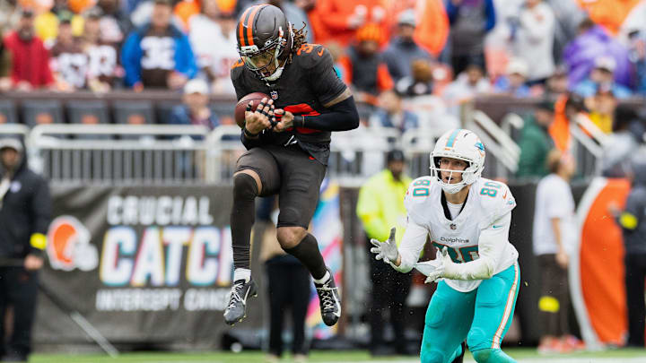Oct 19, 2025; Cleveland, Ohio, USA; Cleveland Browns safety Ronnie Hickman Jr. (33) intercepts a pass intended for Miami Dolphins tight end Tanner Conner (80) during the fourth quarter at Huntington Bank Field. Mandatory Credit: Scott Galvin-Imagn Images Oct 19, 2025; Cleveland, Ohio, USA; Cleveland Browns safety Ronnie Hickman Jr. (33) intercepts a pass intended for Miami Dolphins tight end Tanner Conner (80) during the fourth quarter at Huntington Bank Field. Mandatory Credit: Scott Galvin-Imagn Images