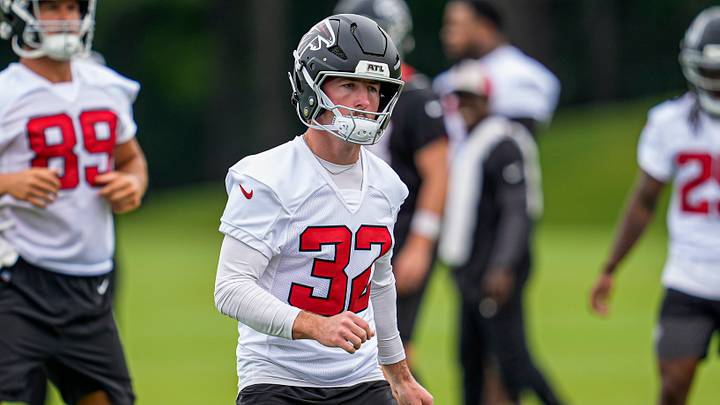 Jun 16, 2026; Atlanta, GA, USA; Atlanta Falcons running back Cash Jones (32) warms up on the field during Minicamp. Mandatory Credit: Dale Zanine-Imagn Images