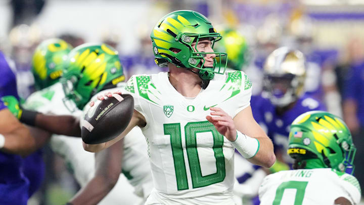 Dec 1, 2023; Las Vegas, NV, USA; Oregon Ducks quarterback Bo Nix (10) looks to throw against the Washington Huskies