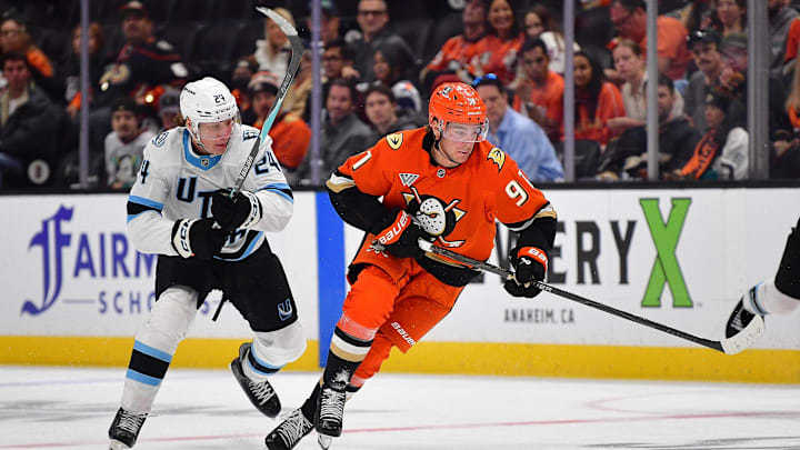 Sep 22, 2025; Anaheim, California, USA; Anaheim Ducks center Leo Carlsson (91) moves the puck ahead of Utah Mammoth center Cole Beaudoin (24) during the second period at Honda Center. Mandatory Credit: Gary A. Vasquez-Imagn Images