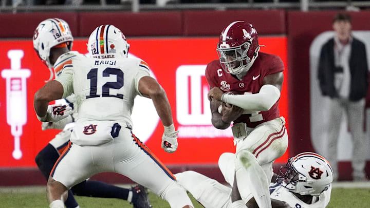Jalen Milroe runs the football against Auburn.