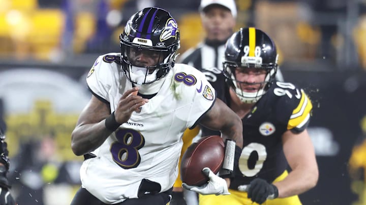 Baltimore Ravens quarterback Lamar Jackson (8) runs the ball against the Pittsburgh Steelers