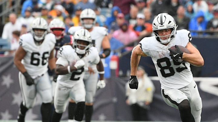 Sep 7, 2025; Foxborough, Massachusetts, USA; Las Vegas Raiders tight end Brock Bowers (89) makes a catch against the New England Patriots during the second half at Gillette Stadium. Mandatory Credit: Bob DeChiara-Imagn Images Sep 7, 2025; Foxborough, Massachusetts, USA; Las Vegas Raiders tight end Brock Bowers (89) makes a catch against the New England Patriots during the second half at Gillette Stadium. Mandatory Credit: Bob DeChiara-Imagn Images