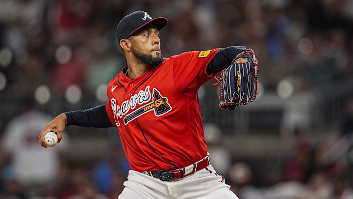 Apr 24, 2026; Cumberland, Georgia, USA; Atlanta Braves pitcher Robert Suarez (75) pitches against the Philadelphia Phillies during the ninth inning at Truist Park. Mandatory Credit: Dale Zanine-Imagn Images