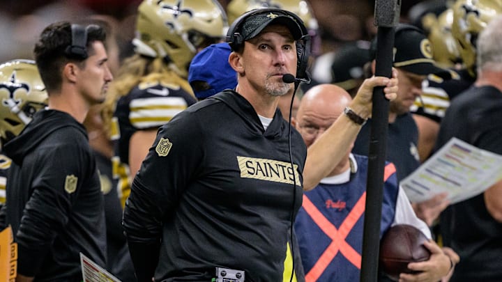 Dennis Allen and his defensive staff earned high praise and were deemed a fit by one former Bears and Saints player.