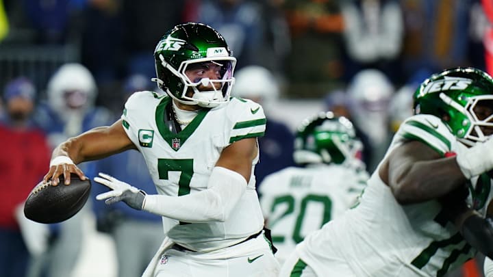 Nov 13, 2025; Foxborough, Massachusetts, USA; New York Jets quarterback Justin Fields (7) throws a pass against the New England Patriots in the fourth quarter at Gillette Stadium. Mandatory Credit: David Butler II-Imagn Images