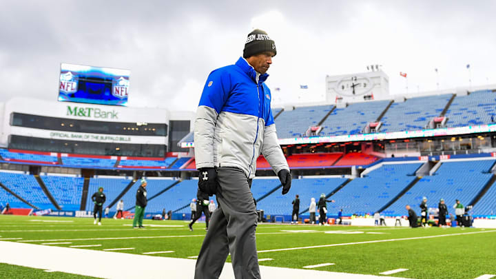 Buffalo Bills defensive coordinator Leslie Frazier walks the field prior to the game against the New York Jets at Highmark Stadium. 