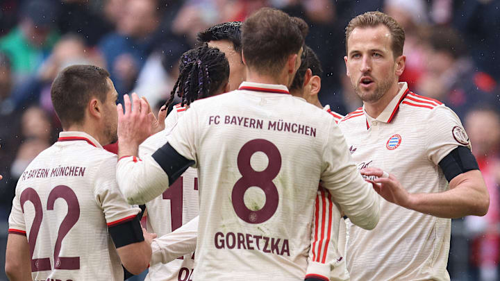 Bayern Munich players celebrating goal against St. Pauli.