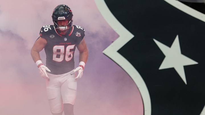 Sep 20, 2026; Houston, Texas, USA; Houston Texans tight end Dalton Schultz (86) is introduced before playing against the Cincinnati Bengals at Reliant Stadium. Mandatory Credit: Thomas Shea-Imagn Images Sep 20, 2026; Houston, Texas, USA; Houston Texans tight end Dalton Schultz (86) is introduced before playing against the Cincinnati Bengals at Reliant Stadium. Mandatory Credit: Thomas Shea-Imagn Images