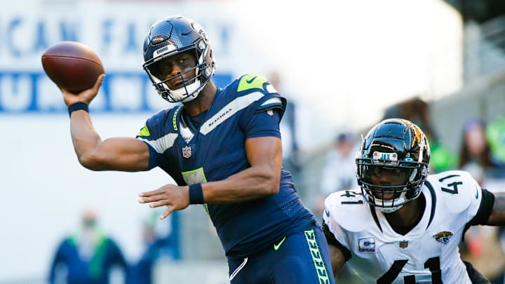 Oct 31, 2021; Seattle, Washington, USA; Seattle Seahawks quarterback Geno Smith (7) passes against Jacksonville Jaguars outside linebacker Josh Allen (41) during the fourth quarter at Lumen Field. Mandatory Credit: Joe Nicholson-Imagn Images