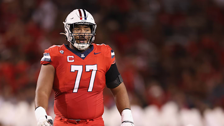 Arizona Wildcats offensive tackle Jordan Morgan (77)