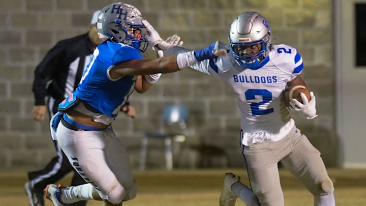 CJ May, a 2025 four-star edge who holds a Syracuse football offer, has de-committed from Notre Dame, per recruiting services.